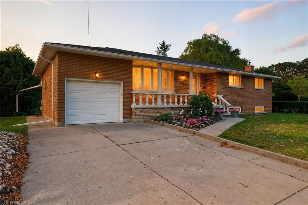 20 Woodside Dr, Hamilton, ON L8T 1C3