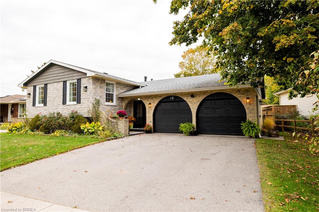 18 Old Farm Rd, Brantford, ON N3R 6P5