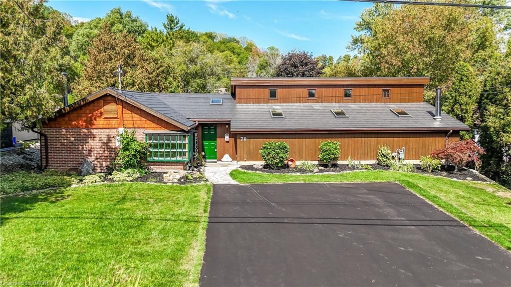 70 Home St, Dundas, ON L9H 5W3