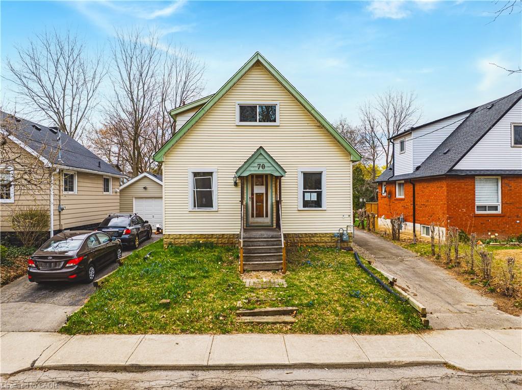 70 Hillview St, Hamilton, ON L8S 2Z2