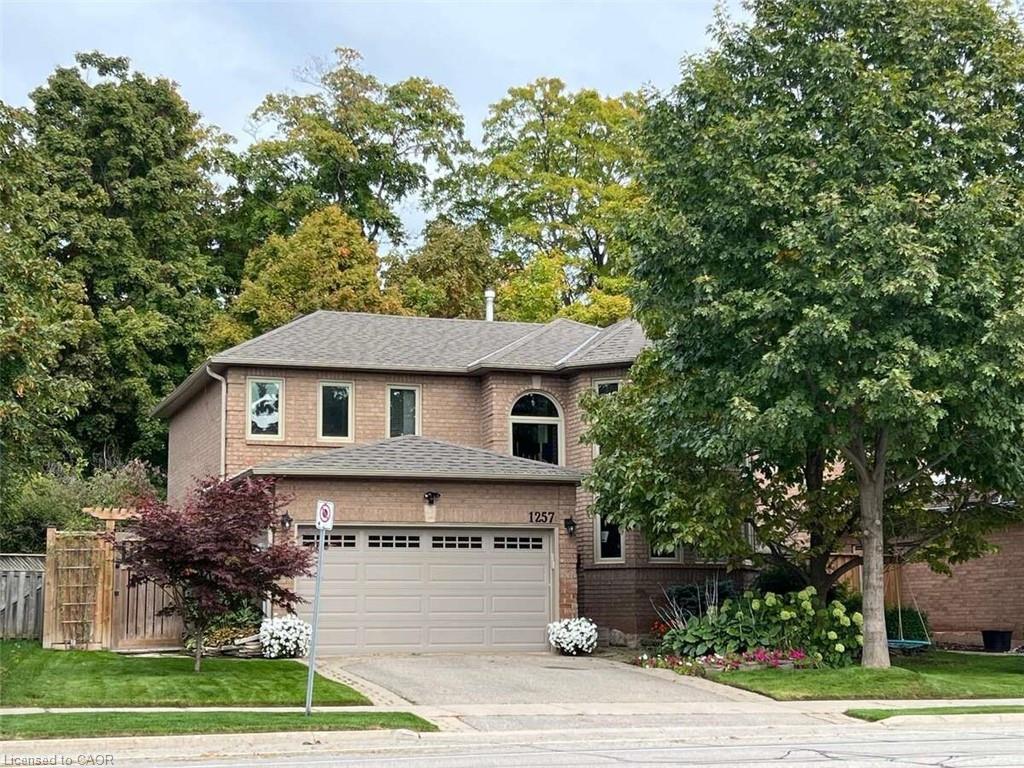 1257 Mccraney St E, Oakville, ON L6H 3A3