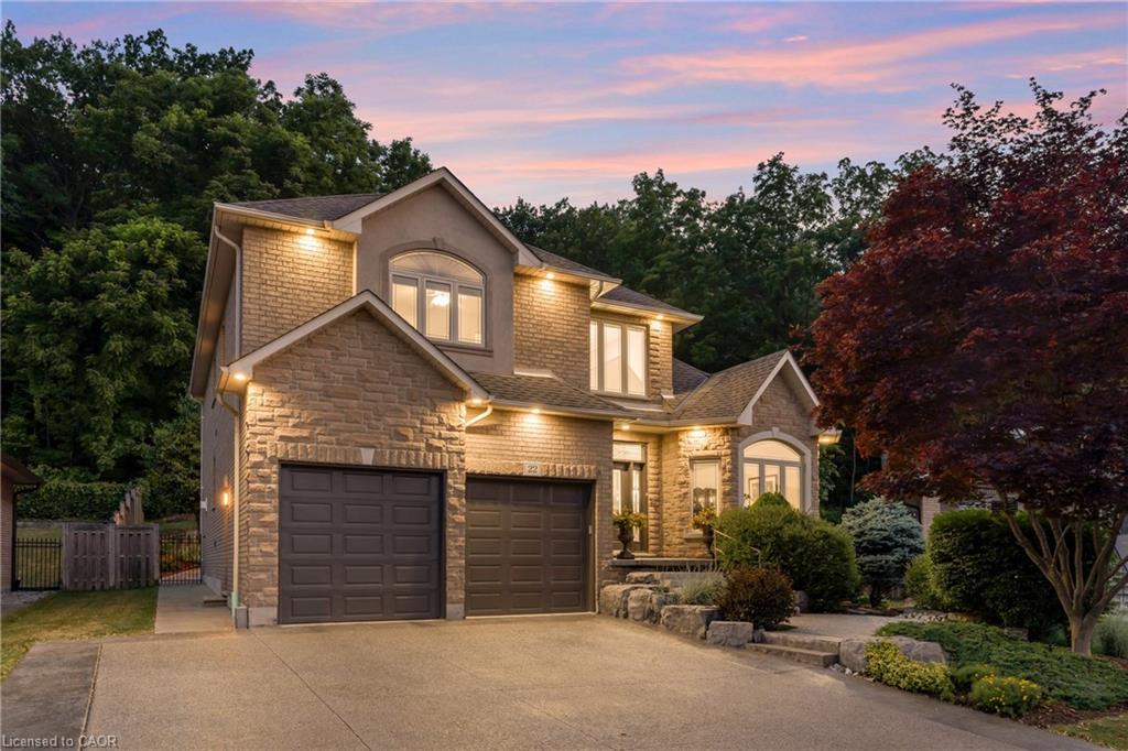 22 Shadeland Cres, Stoney Creek, ON L8G 4Y1