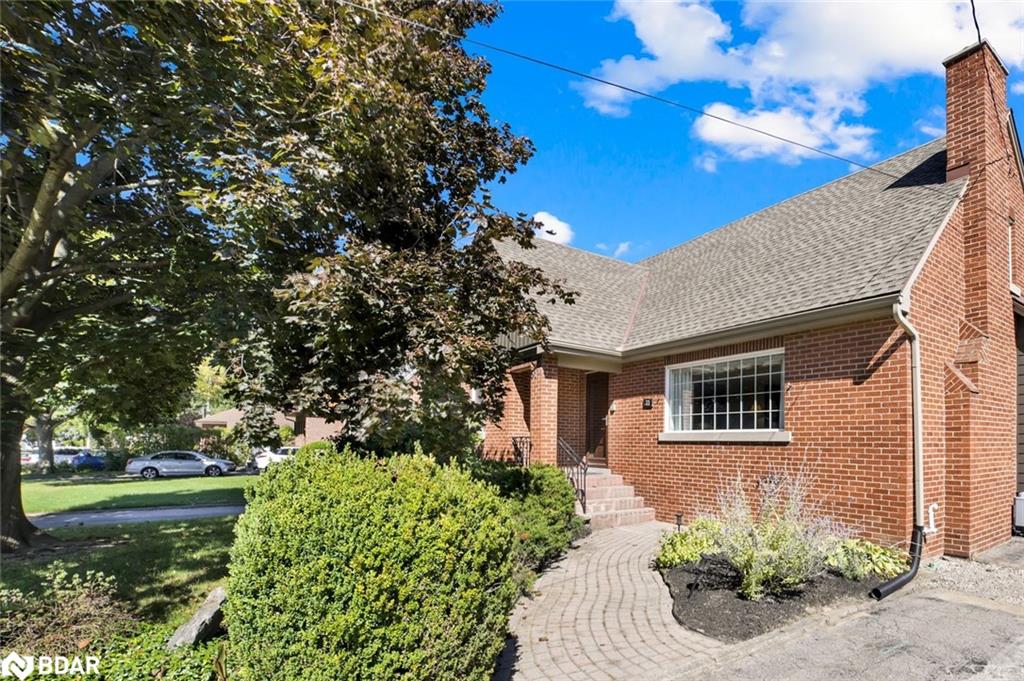 31 Lower Horning Rd, Hamilton, ON L8S 3E9