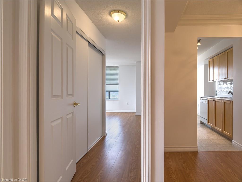55 Strathaven Road Unit 1413, Mississauga, ON L5R 4G9