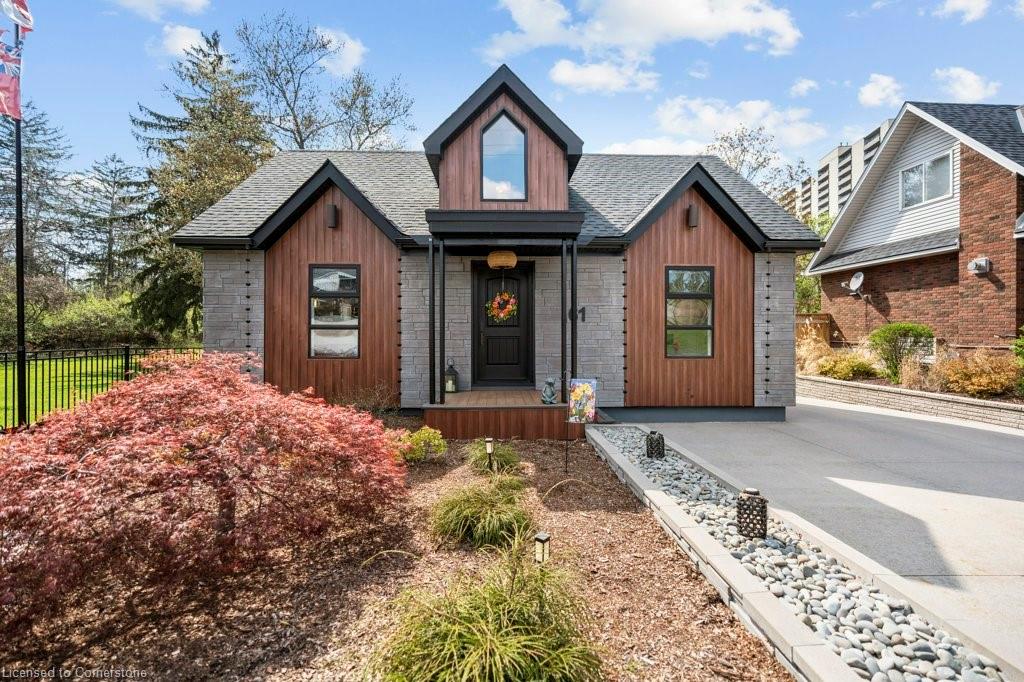 61 Lake Ave N, Hamilton, ON L8E 1L2