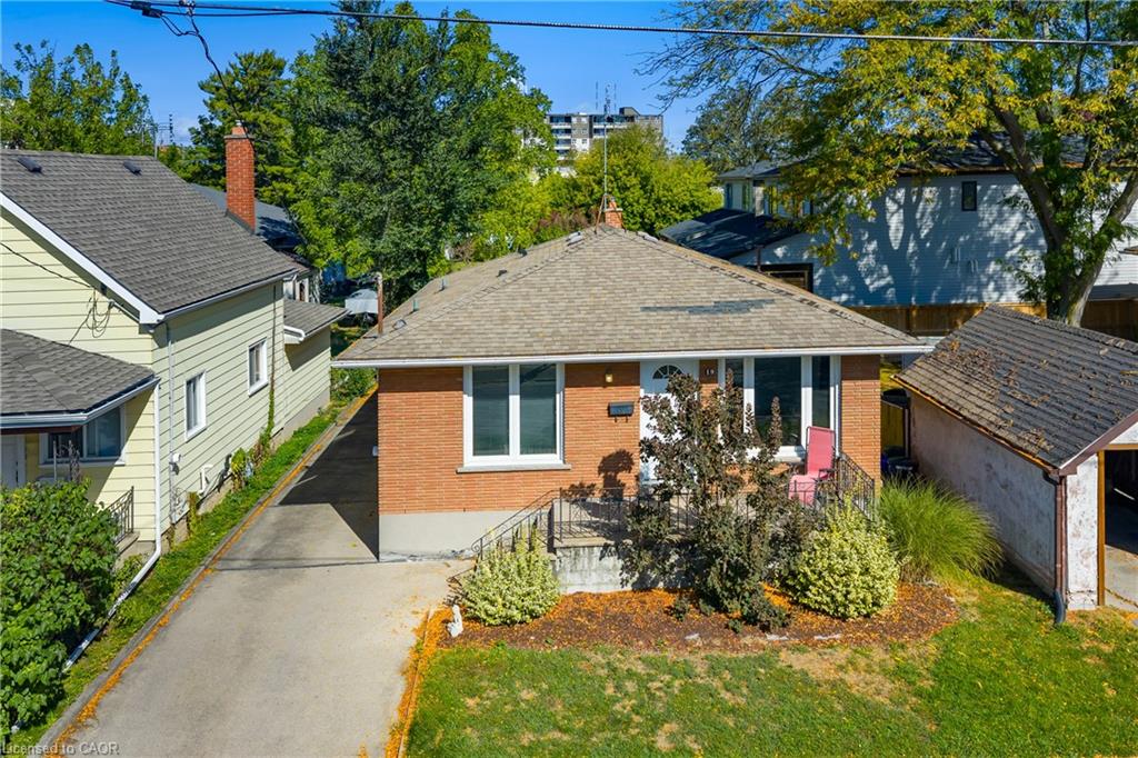 19 Moote St, St. Catharines, ON L2N 1B3