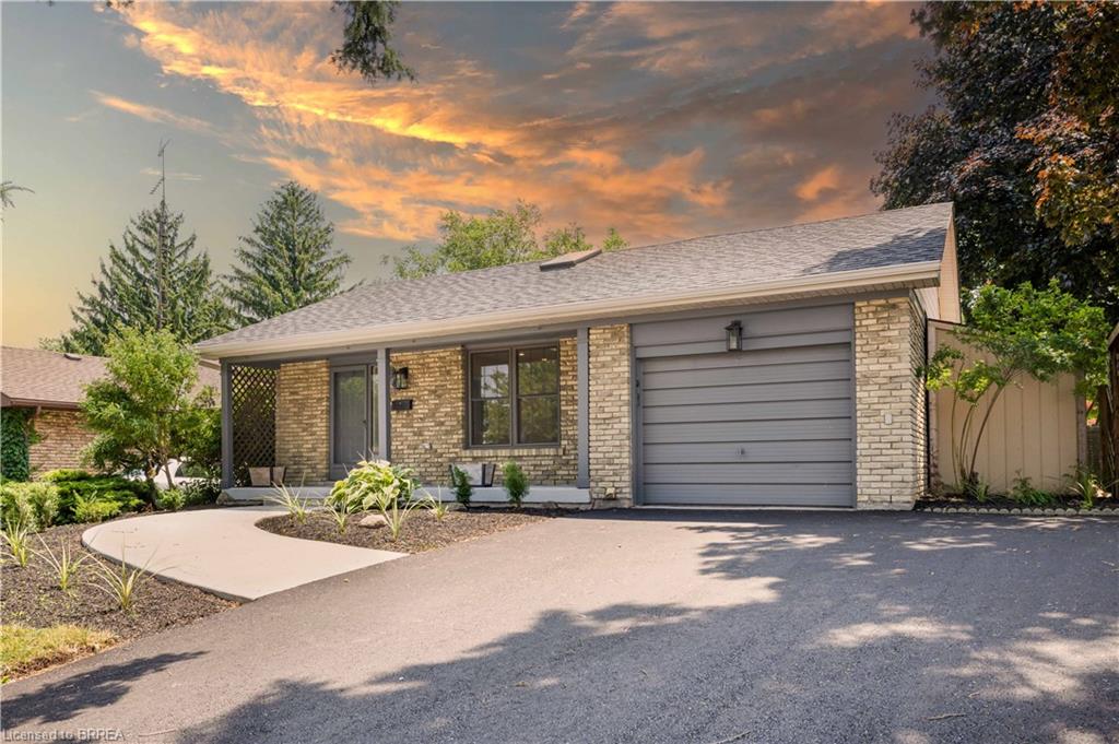 94 Appleford Rd, Hamilton, ON L9C 6B8