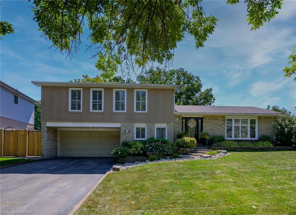 2482 Waterford St, Oakville, ON L6L 5E6