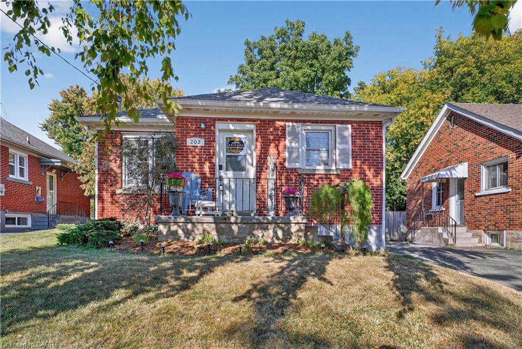 202 Bedford Rd, Kitchener, ON N2G 3A6