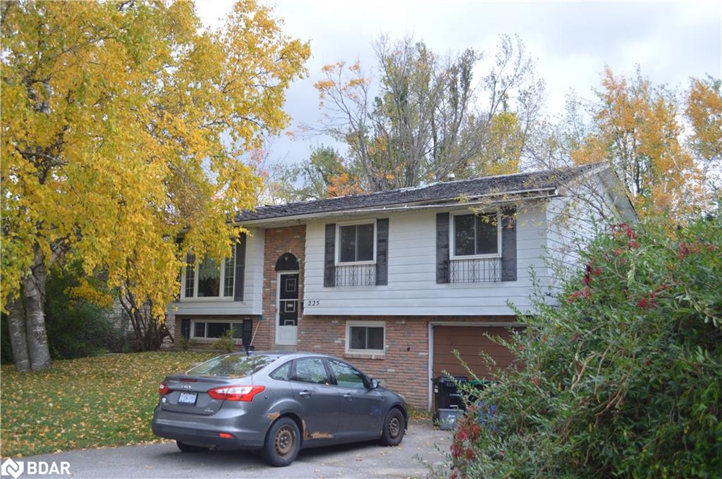 225 Pine Dr, Barrie, ON L4N 4H6