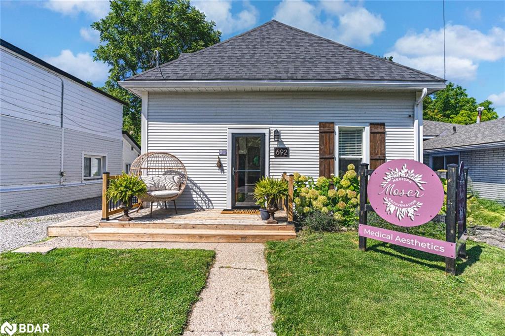 692 Victoria St, Midland, ON L4R 1B1