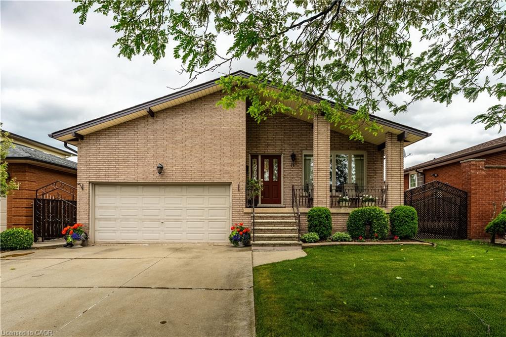 14 Valrose Dr, Hamilton, ON L8E 3T4