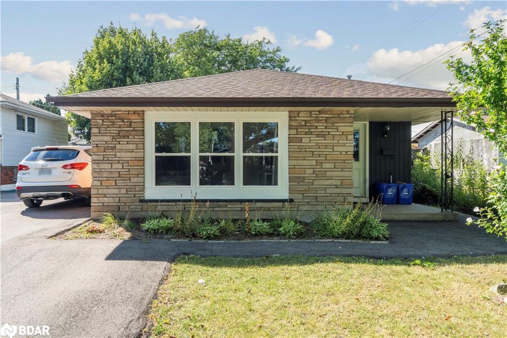 10 Sycamore St, Hamilton, ON L8T 3N7