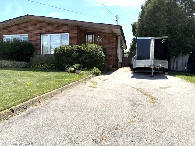 64 Luscombe St, Hamilton, ON L9A 2J8