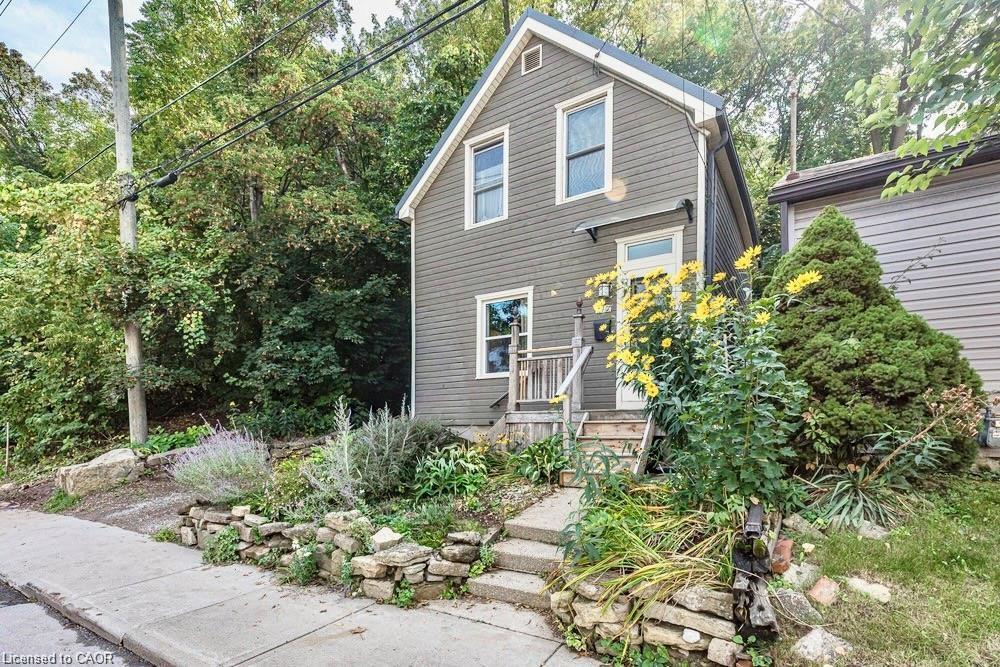 210 Charlton Ave E, Hamilton, ON L8N 1Z1