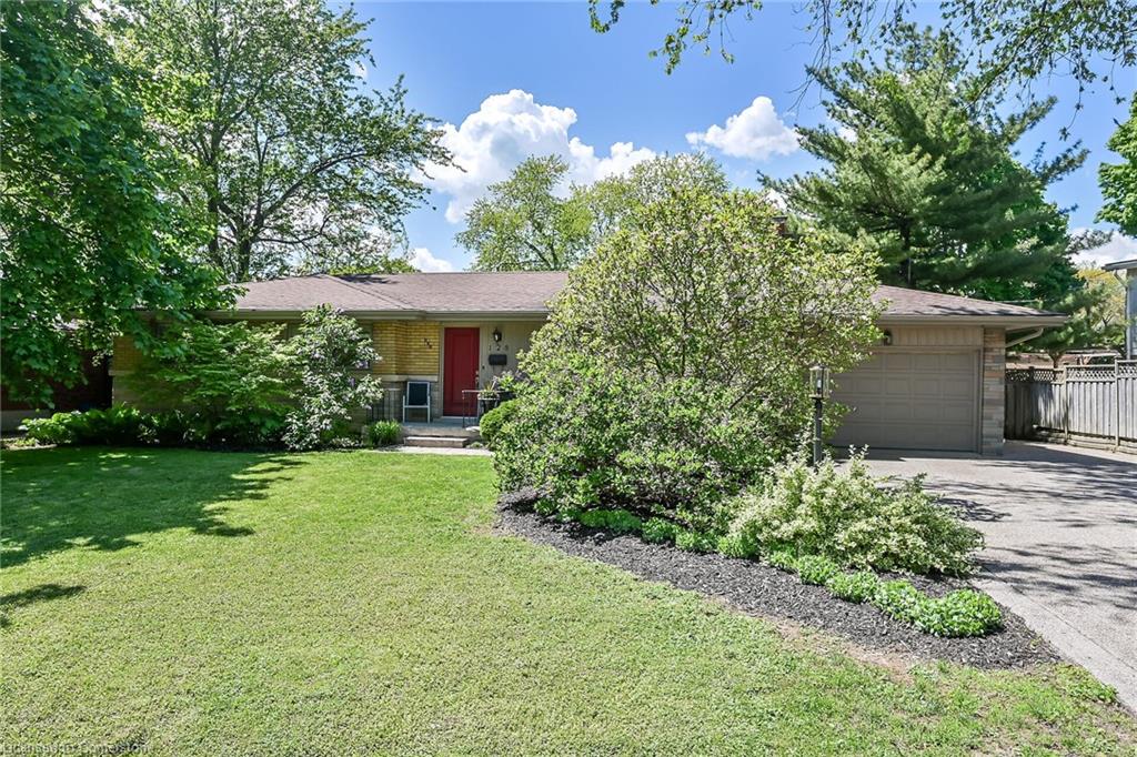 128 Oneida Blvd, Hamilton, ON L9G 3C9