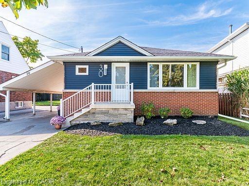 30 Alderney Ave, Hamilton, ON L9A 2A5