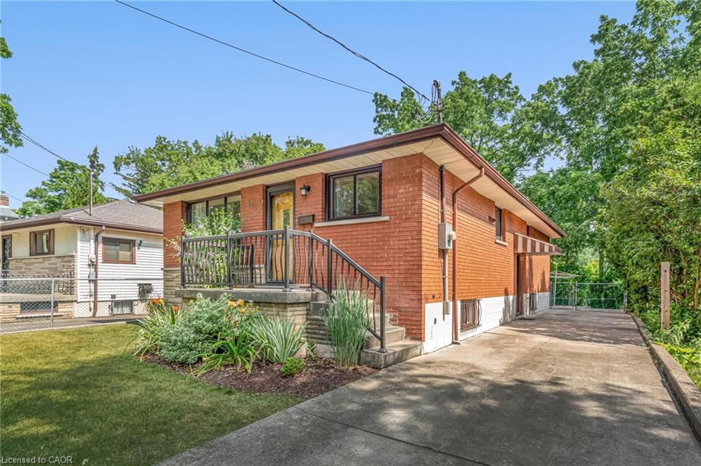 323 Hixon Rd, Hamilton, ON L8K 2C8
