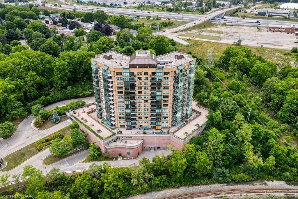 237 King Street W Unit 1004, Cambridge, ON N3H 5L2