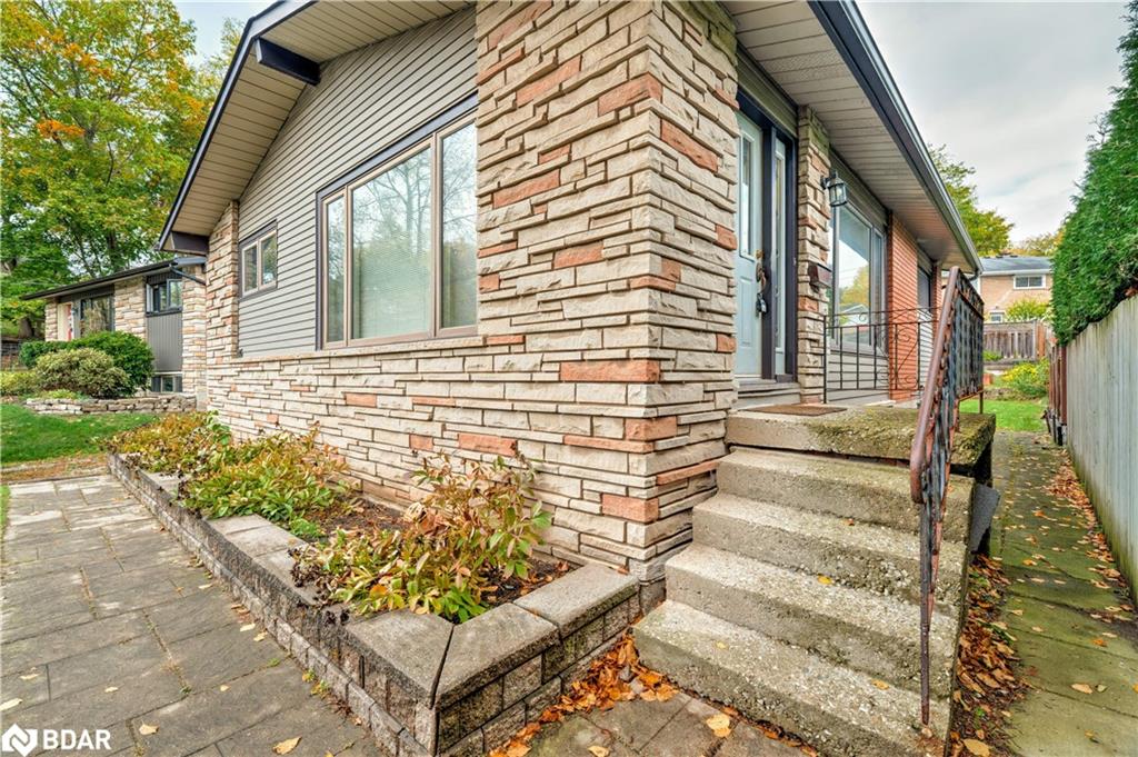 26 Sleepy Hollow Ct, Hamilton, ON L9H 1H3