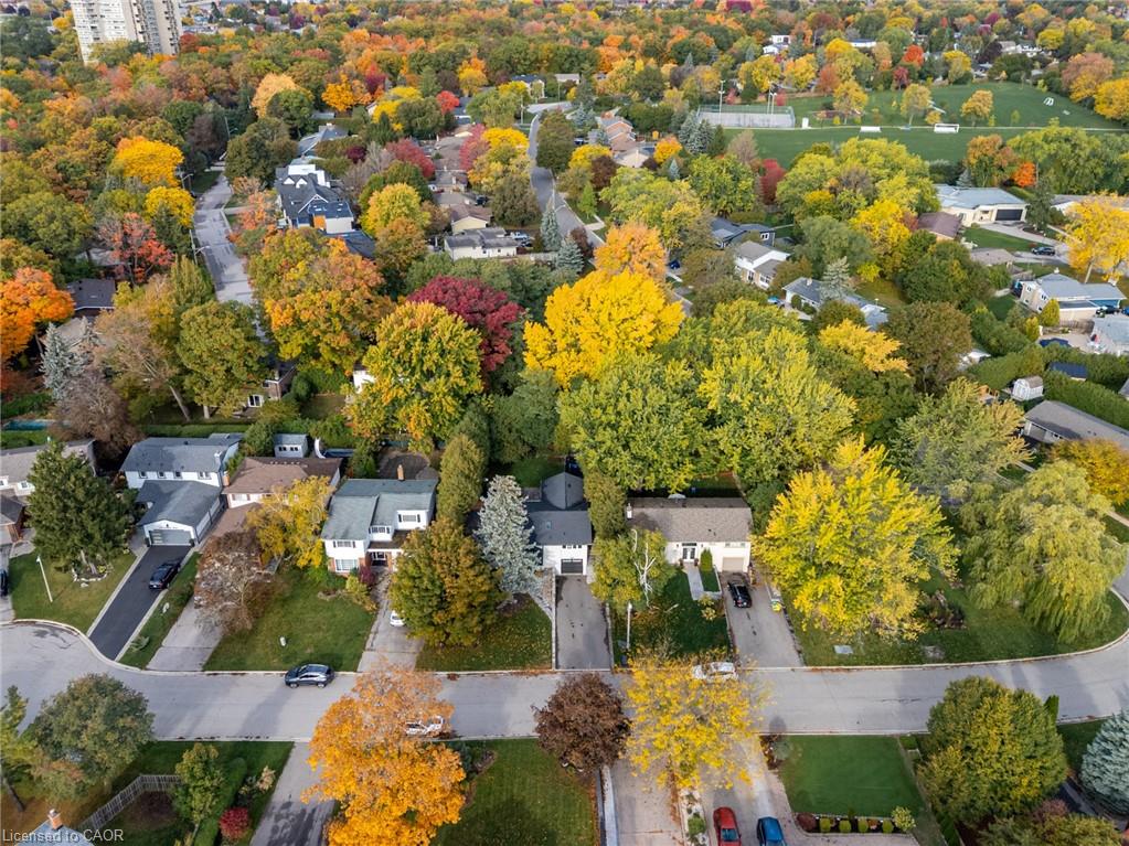 1220 Lambeth Rd, Oakville, ON L6H 2C8