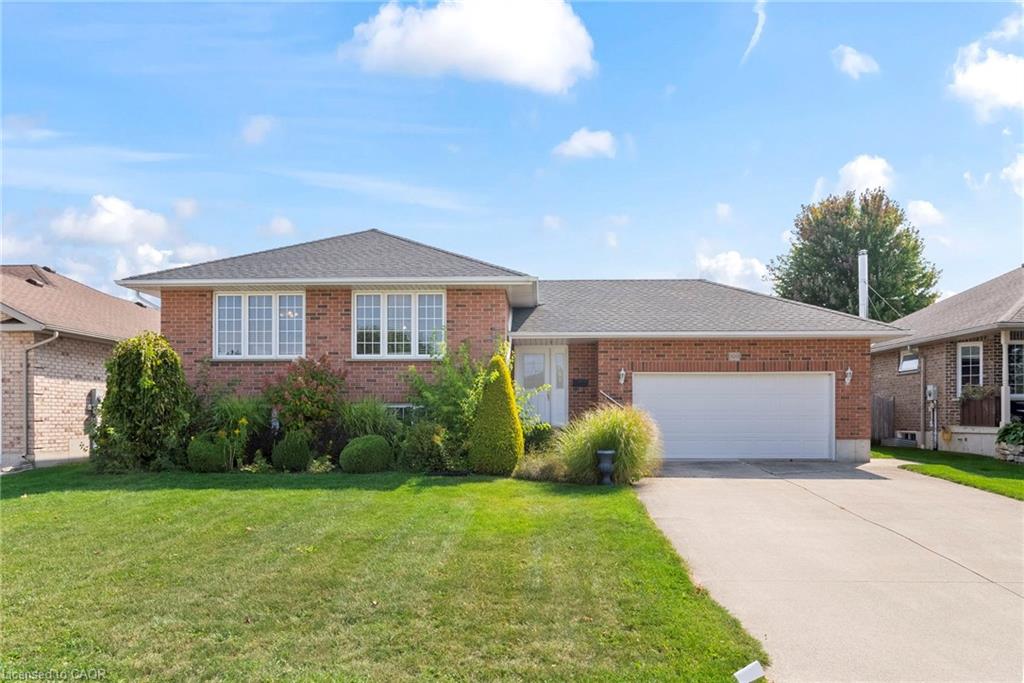 920 Boyd Ave S, North Perth, ON N4W 3V5