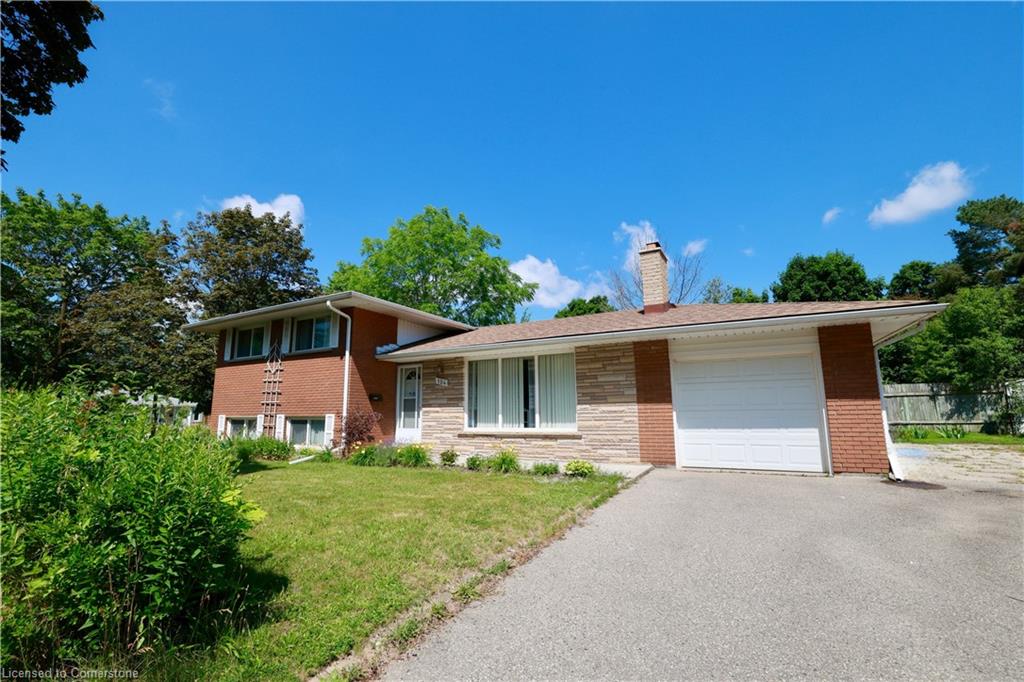 104 Milford Ave, Waterloo, ON N2L 3Z3