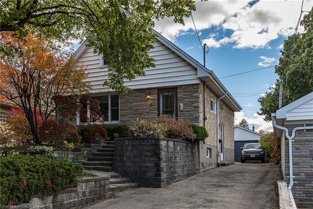 8 Sylvia Cres, Hamilton, ON L8K 2A9