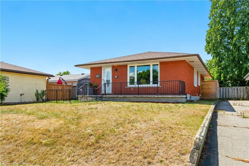 15 Kent Rd, Brantford, ON N3R 5G7