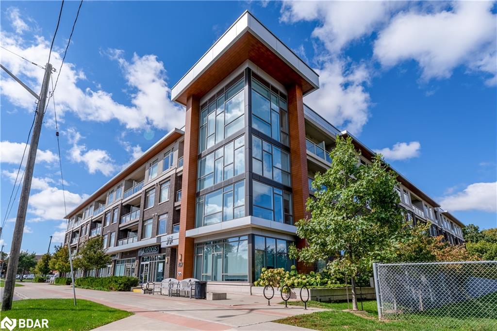 457 Plains Road E Unit 205, Burlington, ON L7T 0B8