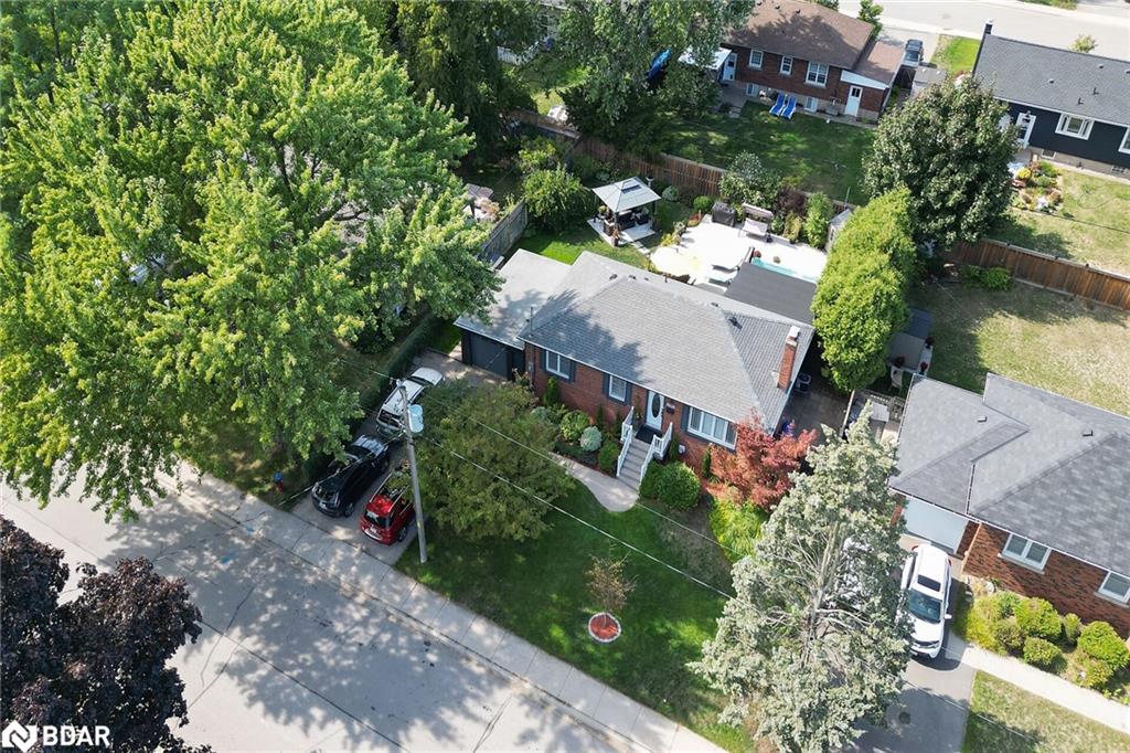 2105 Maplewood Dr, Burlington, ON L7R 2C6