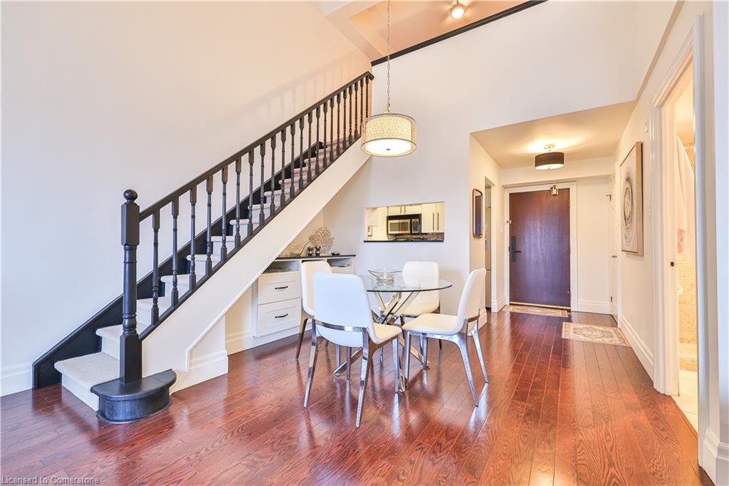 185 Robinson Street Unit 404, Oakville, ON L6J 7P6