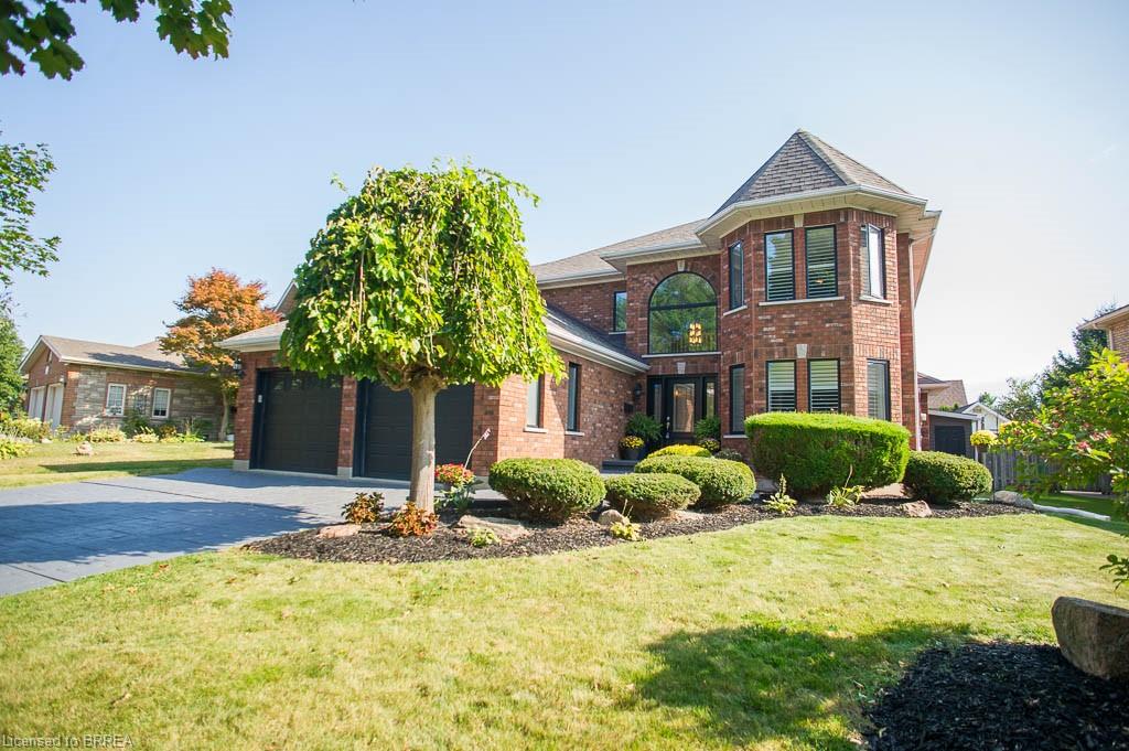54 Blackfriar Ln, Brantford, ON N3R 7L3