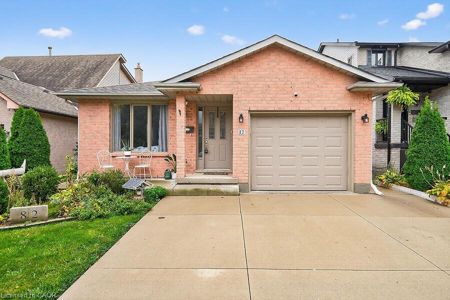 82 Aylmer Cres, Hamilton, ON L8J 1K3