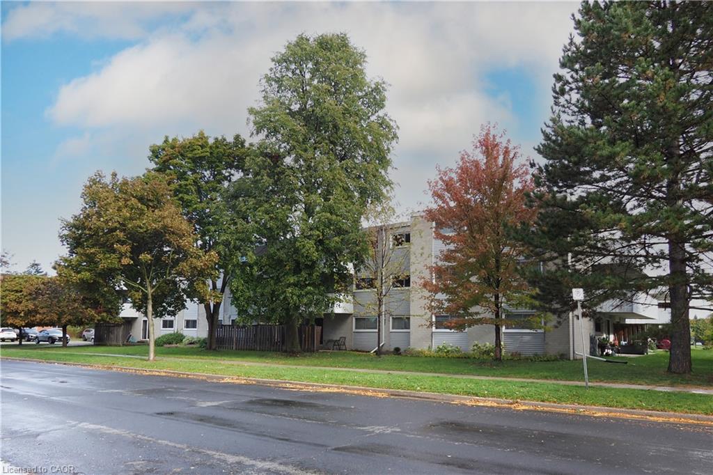 80 Breckenridge Drive Unit 102, Kitchener, ON N2B 2N9