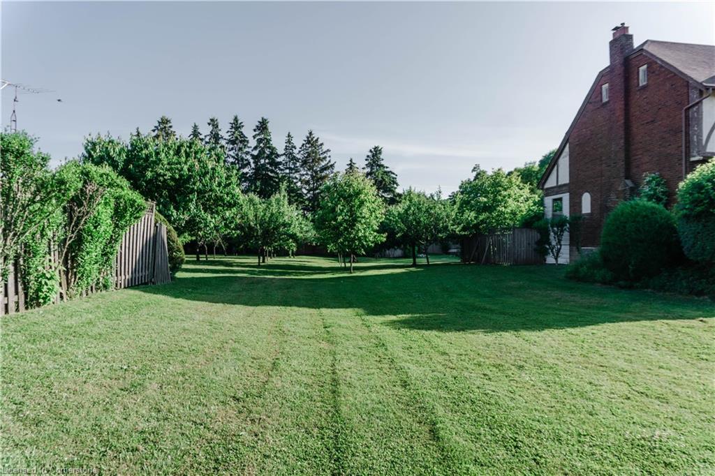 360 King St E, Hamilton, ON L8G 1M4