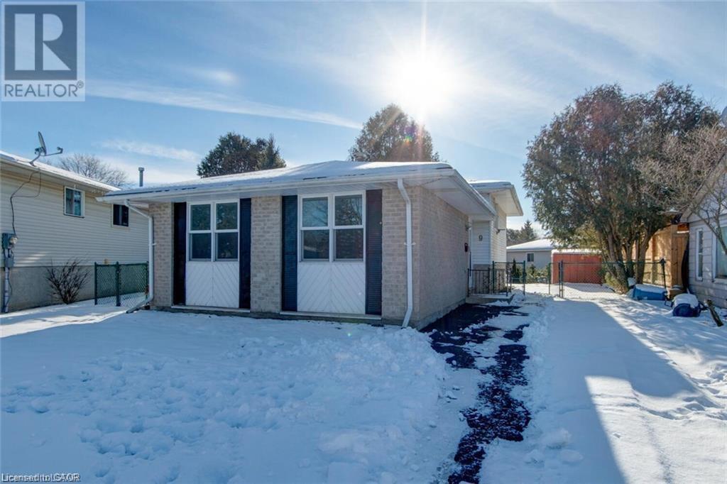 9 Camelot Cres, London, ON N5V 3L4