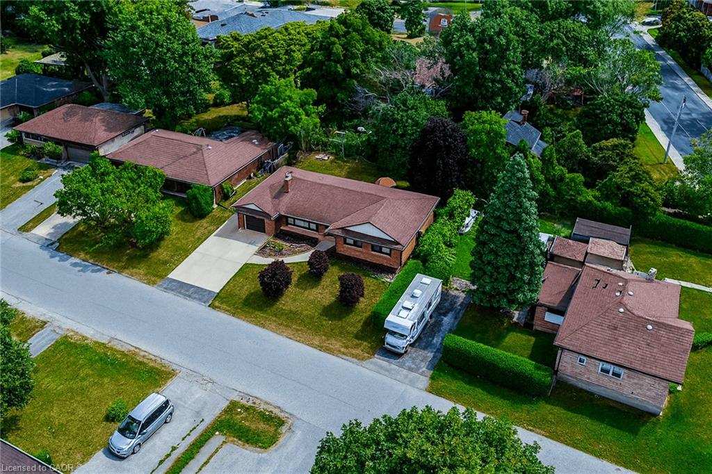 18 Manor Pl, Stoney Creek, ON L8G 3S9