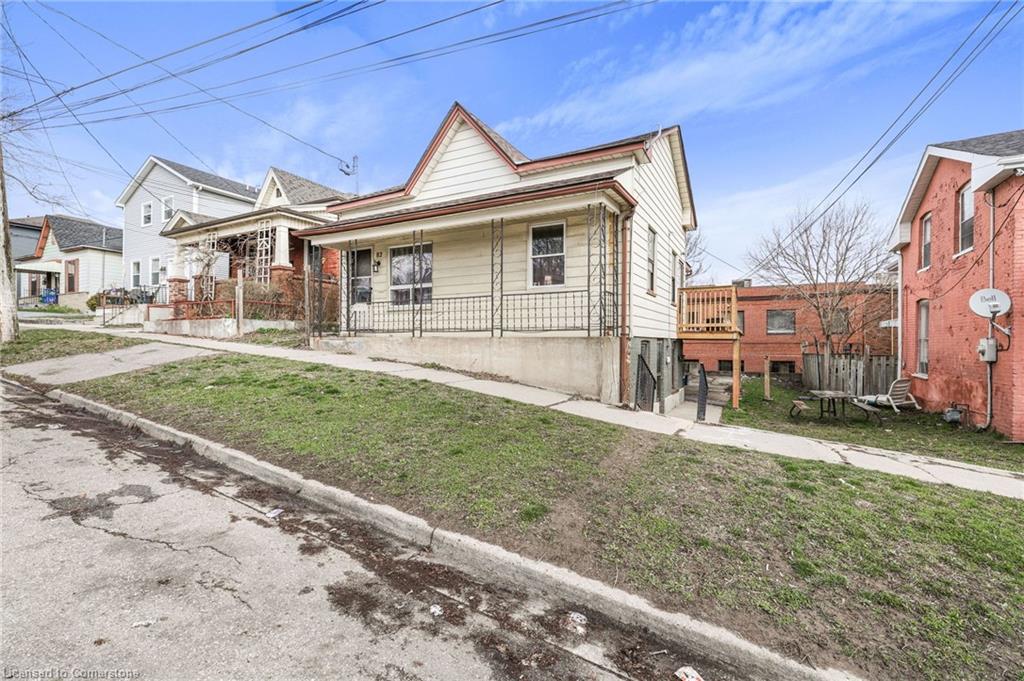 82 Marlborough St, Brantford, ON N3T 2S3