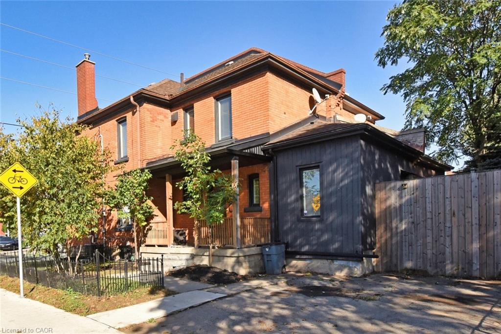 150 Victoria Ave N, Hamilton, ON L8L 5E8