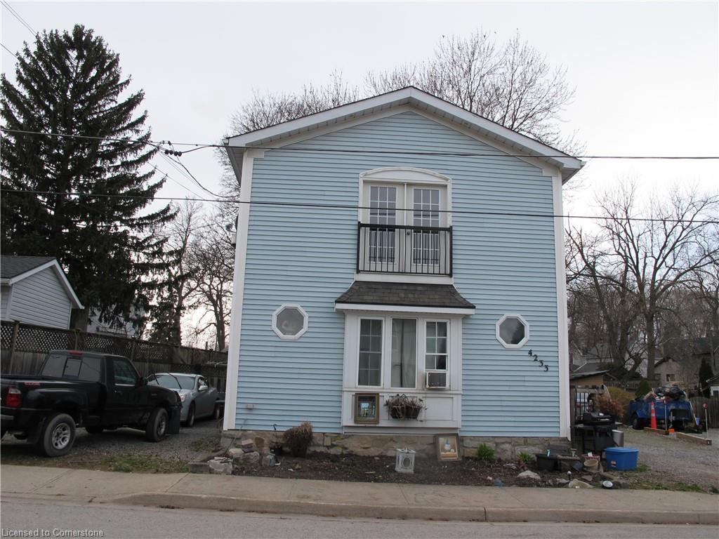 4233 May Ave, Niagara Falls, ON L2E 3H9