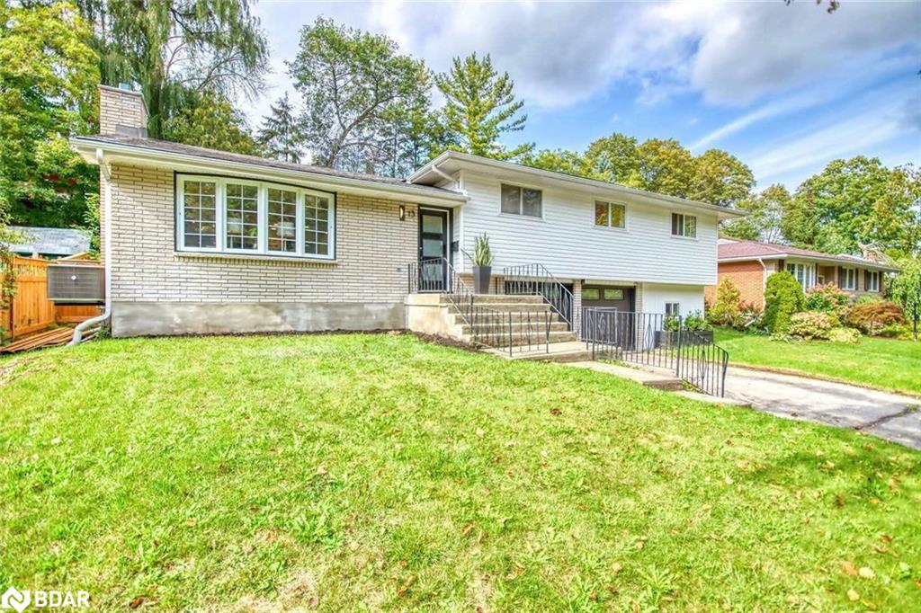13 Parkside Dr, Quinte West, ON K8V 5L6