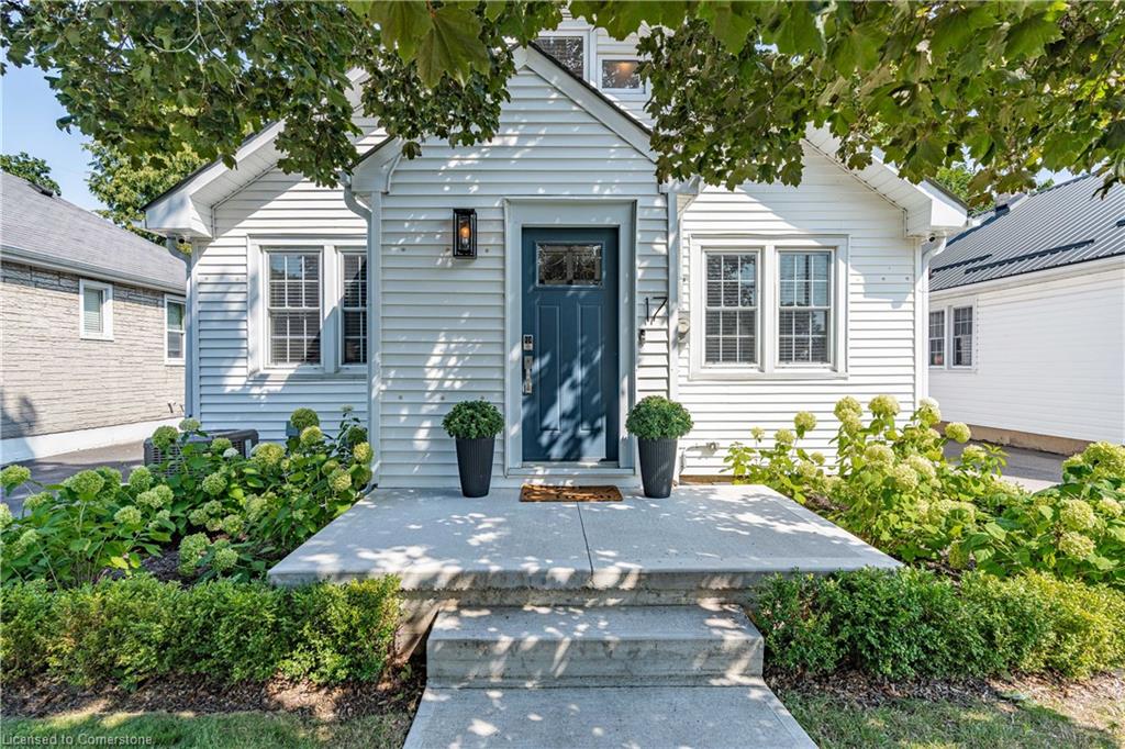 17 Davis St W, Norfolk County, ON N3Y 2R2