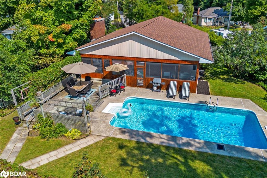 121 Queen St, Fenelon Falls, ON K0M 1N0