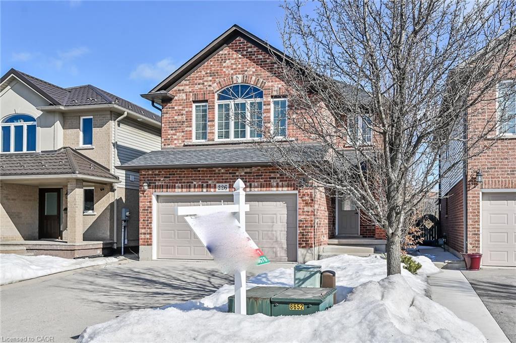 226 Spring Valley Cres, Hamilton, ON L9C 0B4