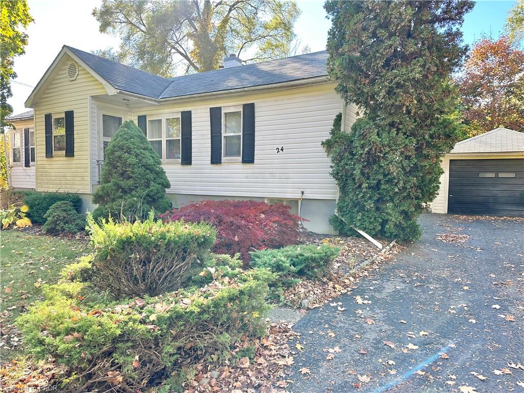 24 Hunt St N, Simcoe, ON N3Y 4J7