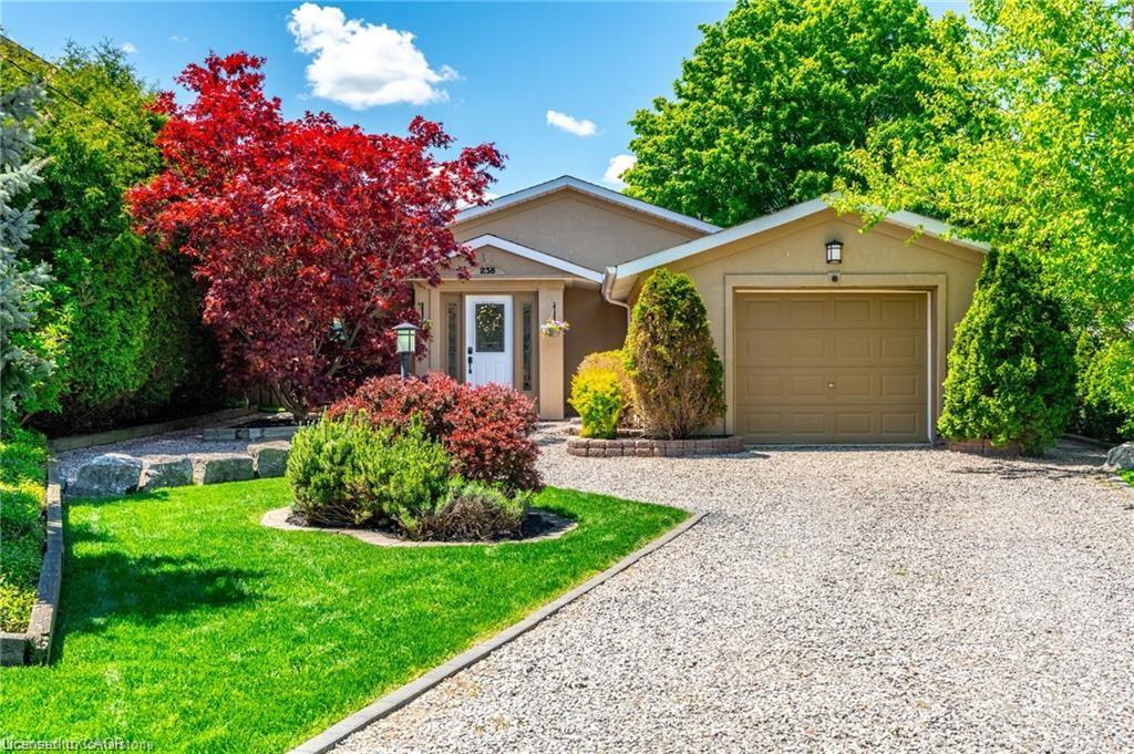 238 W 15th St, Hamilton, ON L9C 4B5