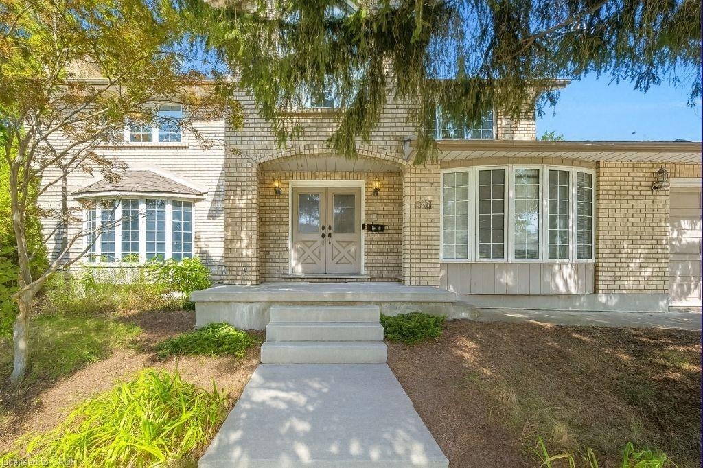 701 University Ave E, Waterloo, ON N2K 3V1