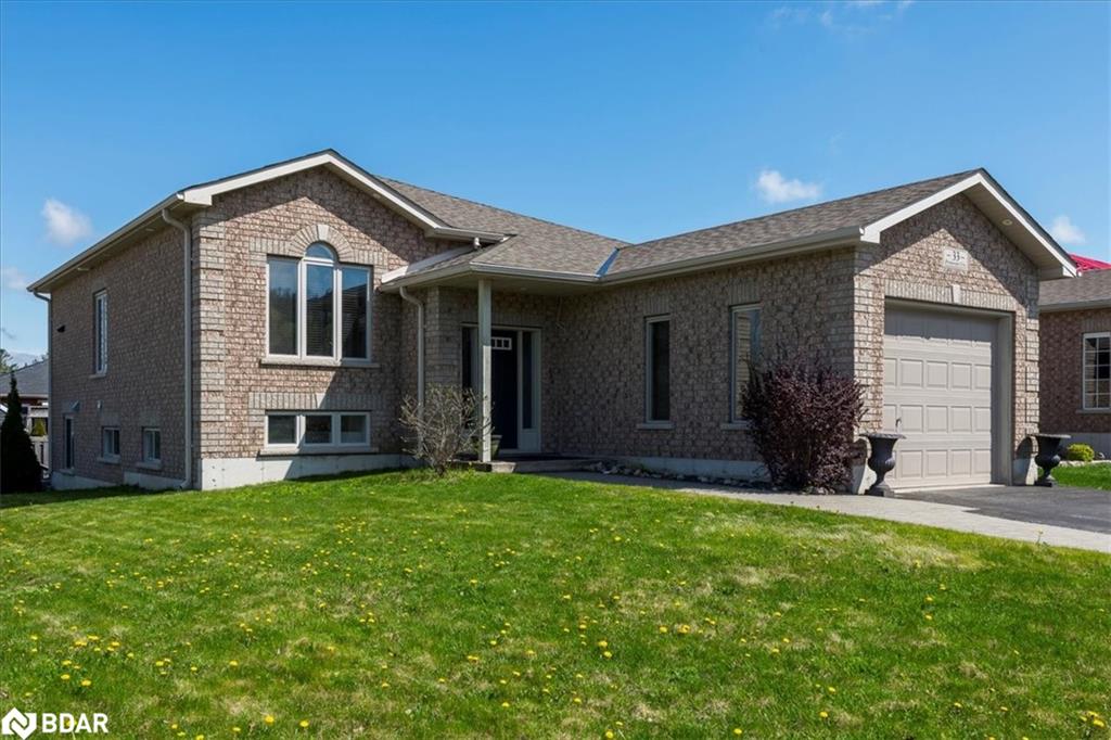 33 Primrose Cres, Barrie, ON L4N 3Y9