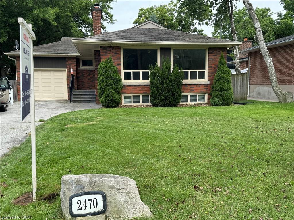 2470 Rebecca St, Oakville, ON L6L 2B2
